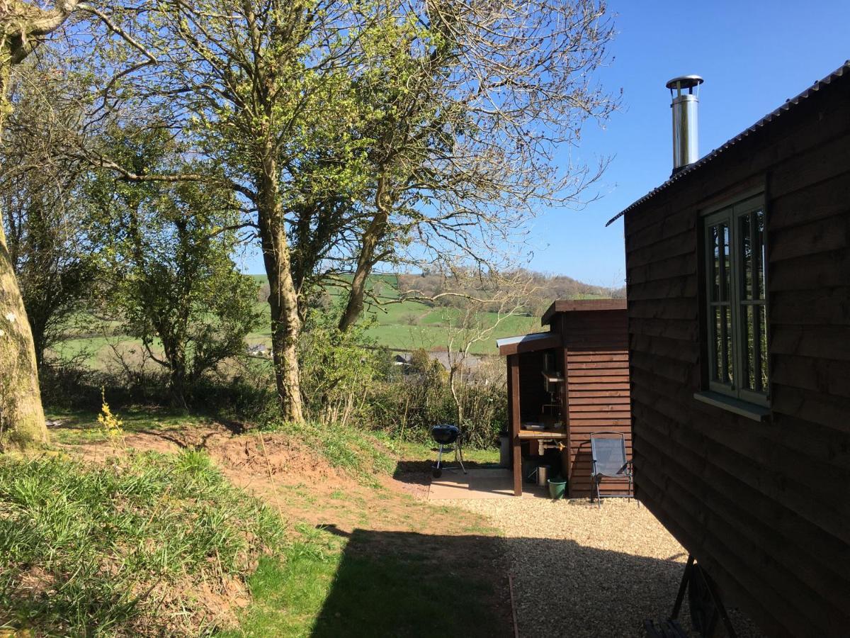 The Shepherds Hut At The Shippen, Tiphayes Honiton Buitenkant foto